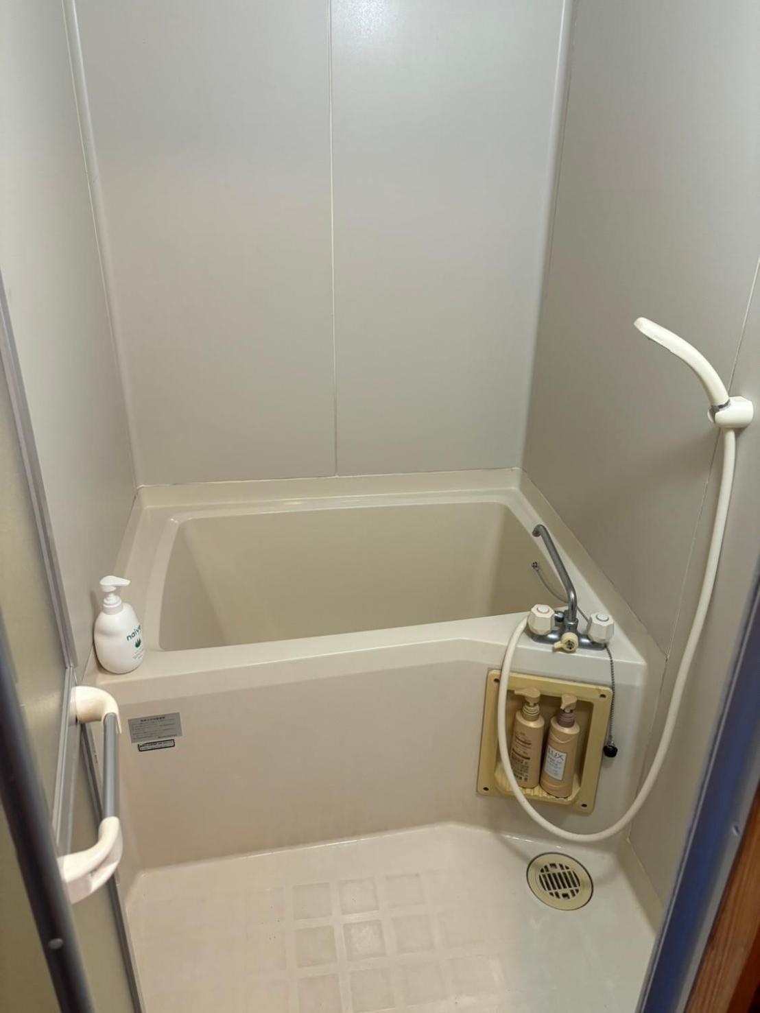 千代丸コンテナハウス Hotel Uwajima Buitenkant foto